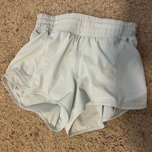 Lululemon size 4 light mint hotty hots 2.5” inseam